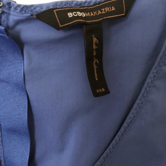 Sleeveless Top - Picture 2 of 6